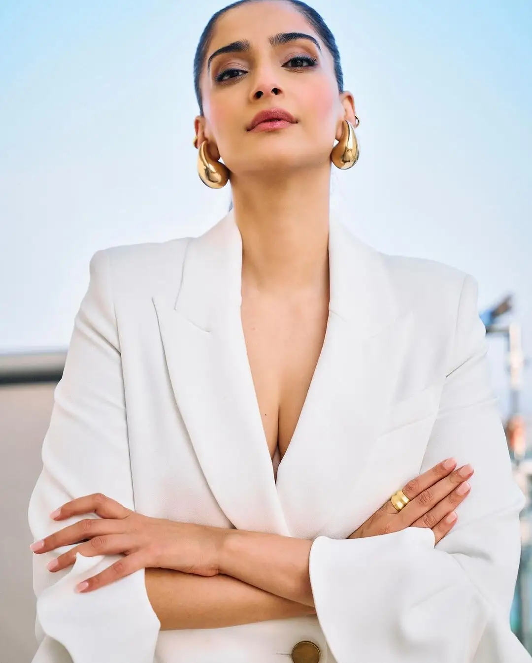 BOLLYWOOD ACTRESS SONAM KAPOOR PHOTOSHOOT IN LONG WHITE TOP PANT 3